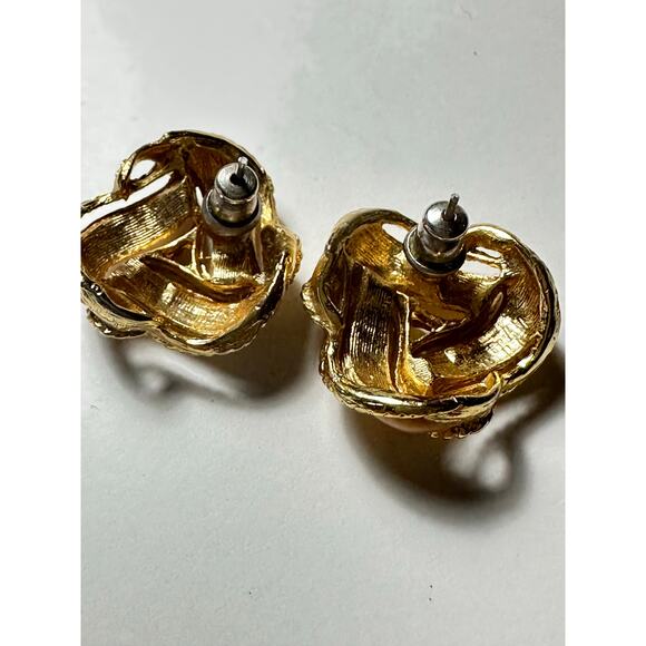 Vtg old money Beige creamy, gold, neutral vintage earrings post Stud semi formal - Picture 3 of 5